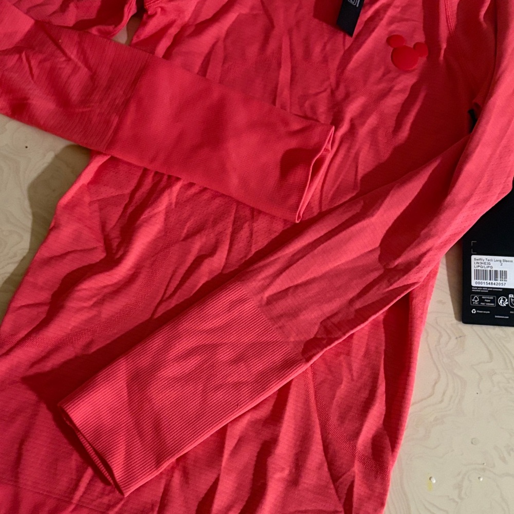 Lululemon Red Long Sleeve Top with Logo - Picture 4 of 4